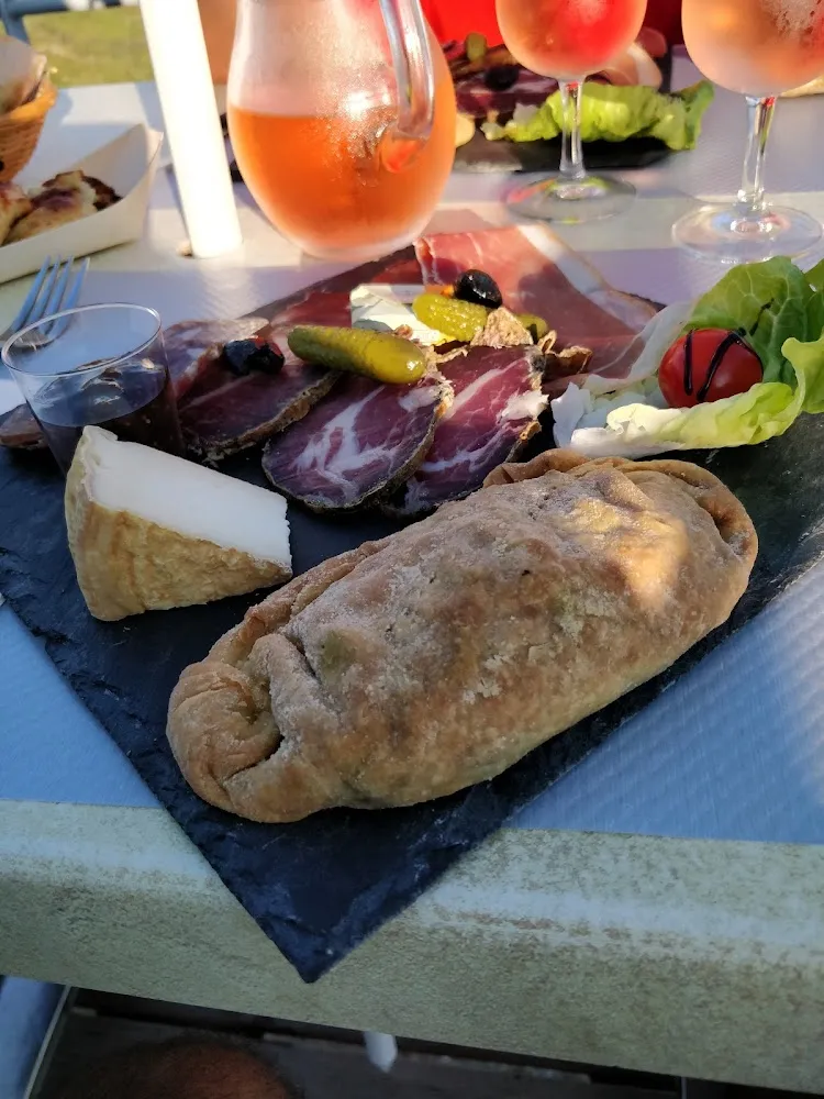 Charcuterie Et Tourte Au Herbes